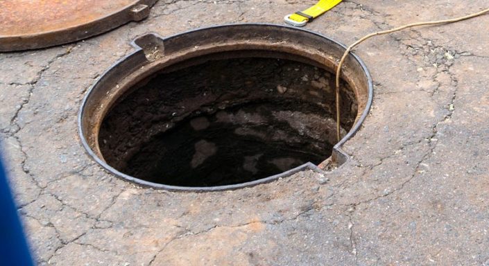 «Тонем в параше»: жители села Рыбниковское Каменского района страдают из-за переполненных колодцев