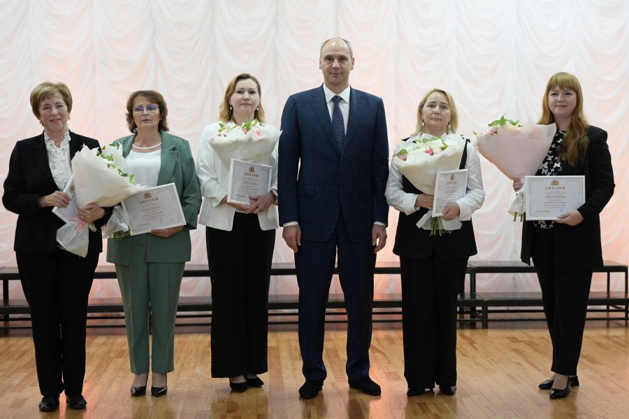 Фельдшер из Каменска-Уральского спас сотни жизней и получил награду Фельдшер из Каменска-Уральского спас сотни жизней и получил награду