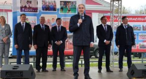 Глава региона Денис Паслер дал старт работе обновленного стадиона в Каменске-Уральском