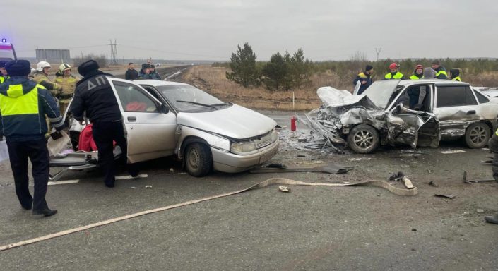 Два человека погибли, четверо пострадали в массовом ДТП на свердловской трассе
