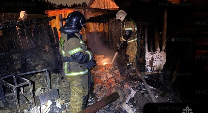 В Каменском округе потушили крупный пожар в садовом товариществе