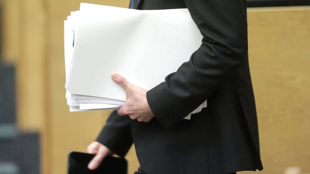 Минтруд доработал законопроект о новых признаках трудовых отношений -
