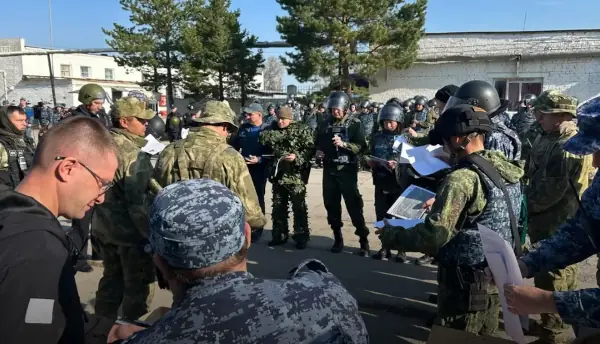 Под Каменском-Уральским более 200 силовиков отработали поиск и задержание условных беглецов